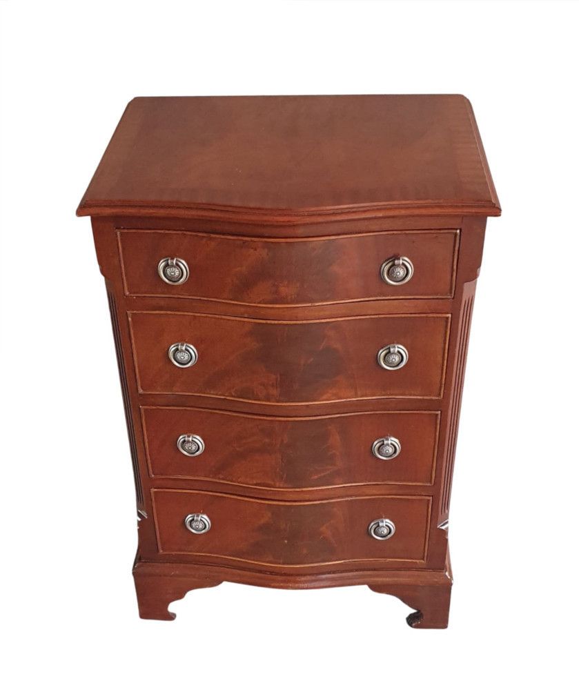 A Lovely Mid 20th Century Serpentine Chest Of Drawers