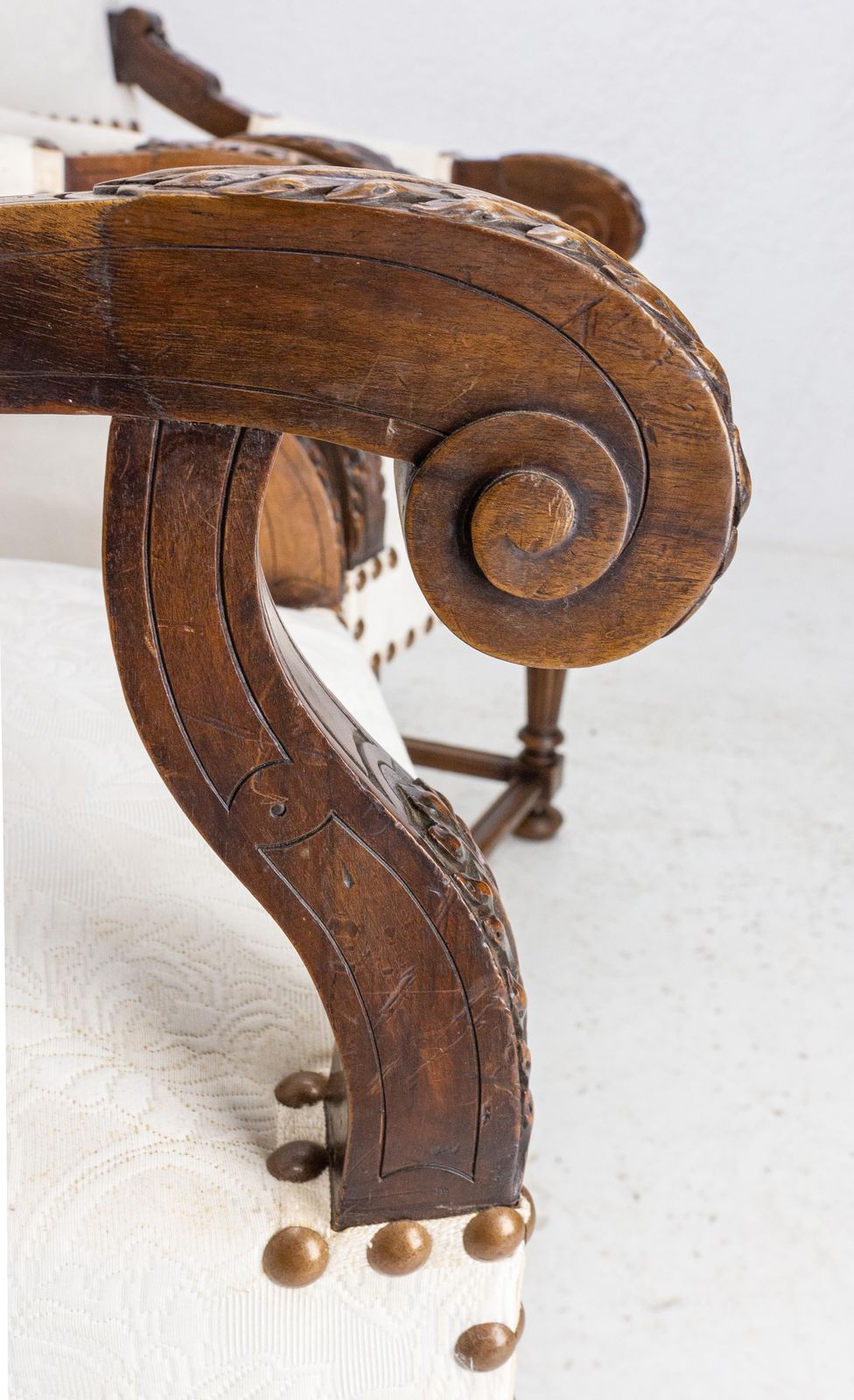 photo for sale Paar Louis XIII Revival Fauteuils Van Walnoot, Open Armleuningen, Frans, 19e Eeuw – Opnieuw Te Bekleden
