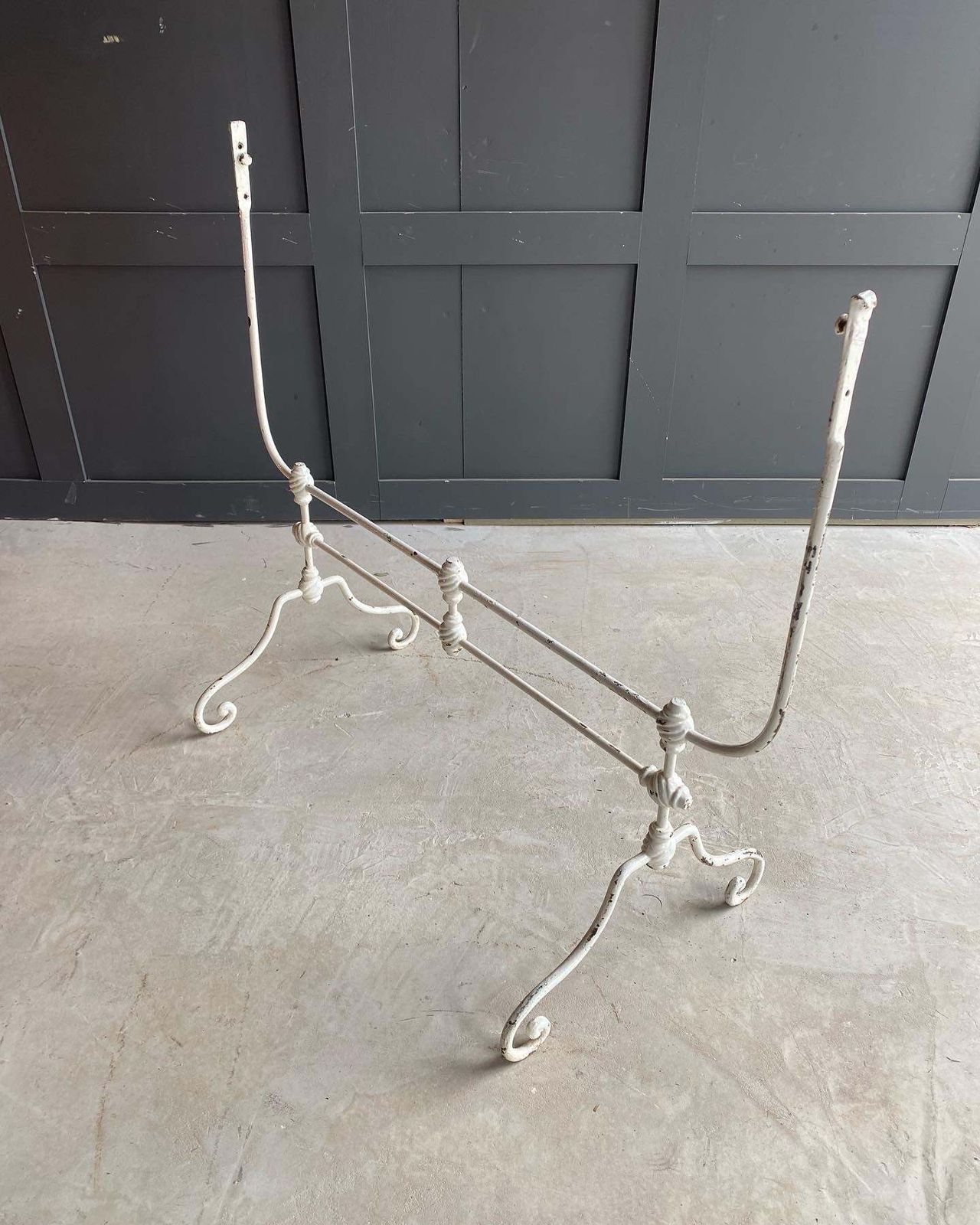 photo furniture Beautiful French Style Wrought Iron Swing Crib