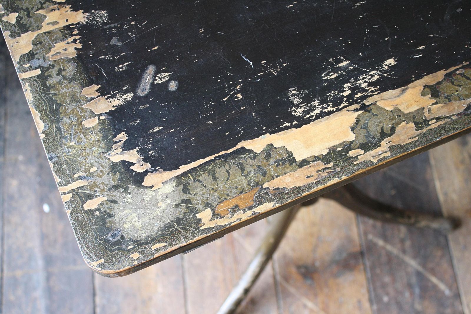1840 19th Century Black Lacquered Chinoiserie Tripod Wine Side Table photo for sale