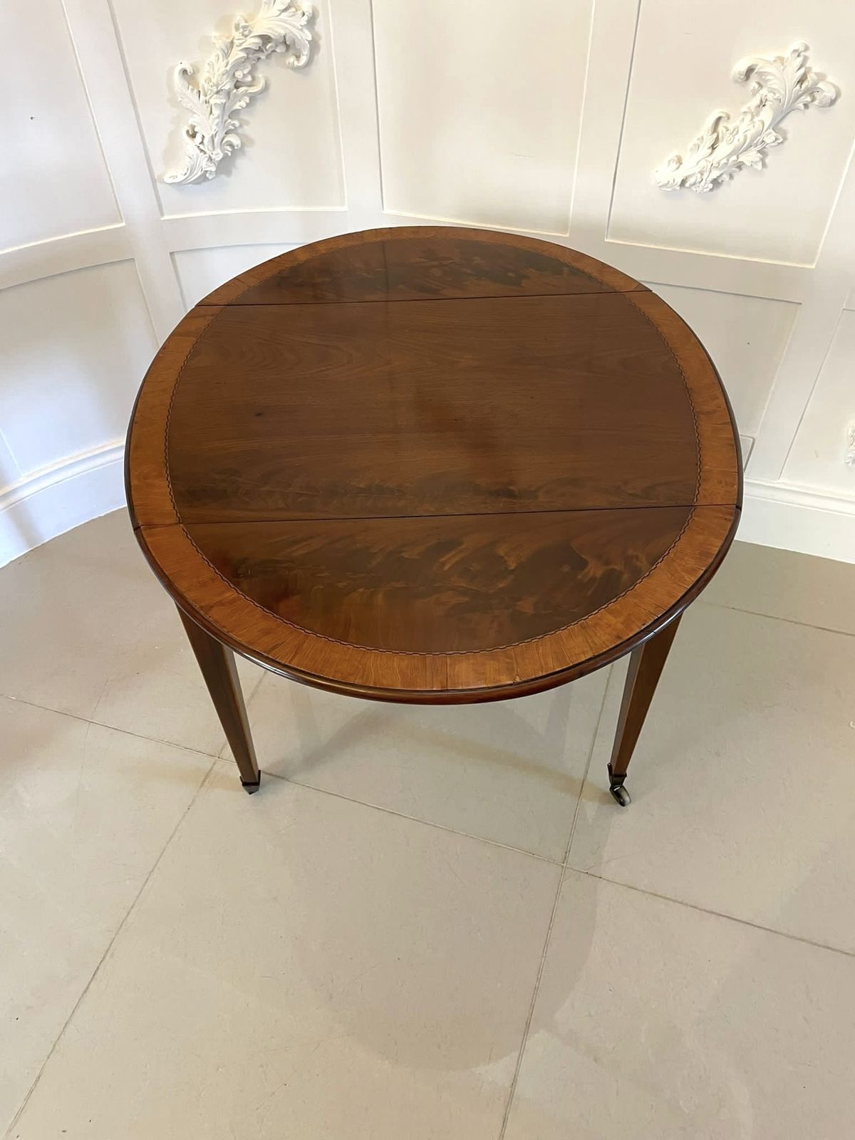 photo furniture Fine Quality Antique Sheraton Period Inlaid Mahogany Pembroke Table