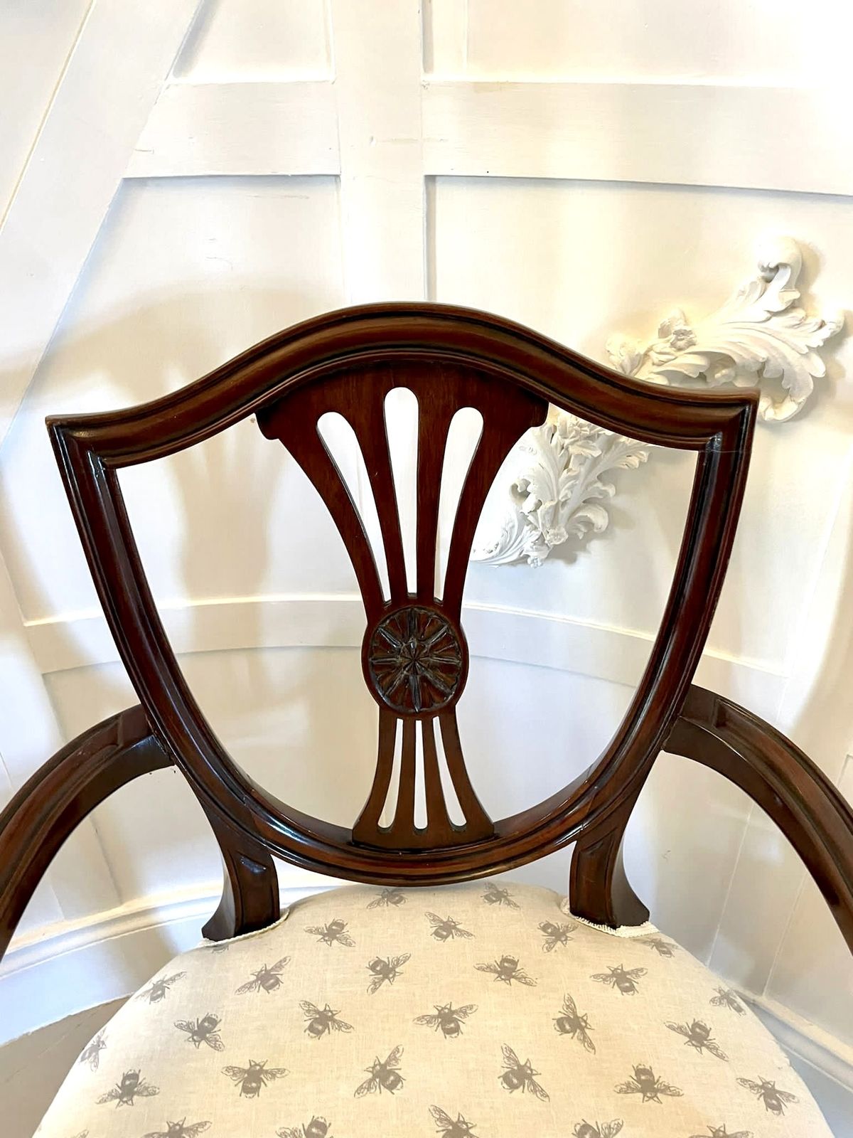photo furniture Antique Hepplewhite Style Mahogany Armchair