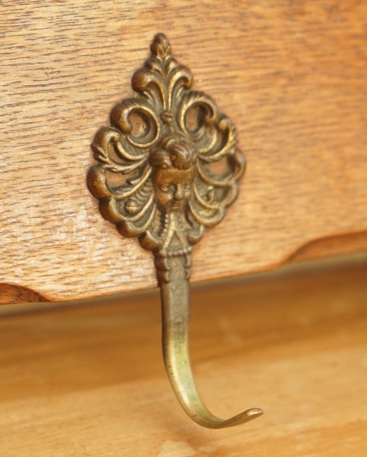 photo furniture Fine Dutch Heavily Carved Oak Coat Hat Scarf Wall Rack Hanger Lion Head Carved