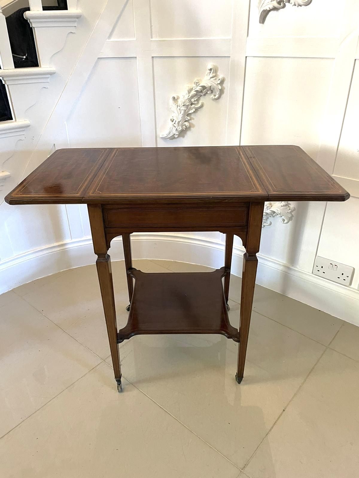 Fine Quality Antique Inlaid Mahogany Occasional/Lamp Table photo vintage