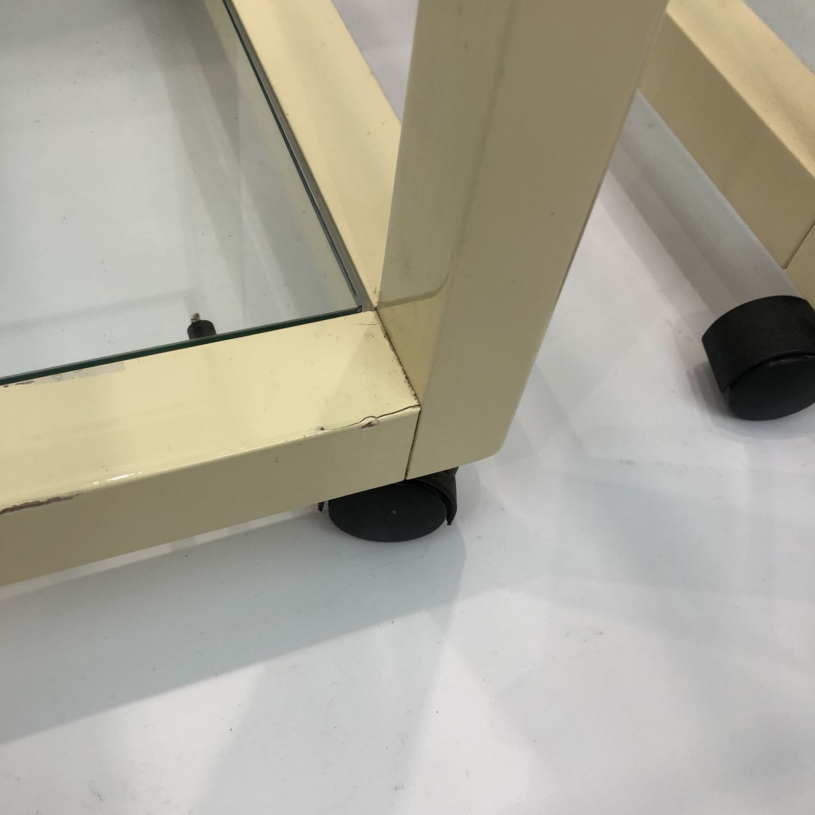 Pair Of Cream Lacquered Side Tables Wheels 1970s Hollywood Regency Modernism photo vintage