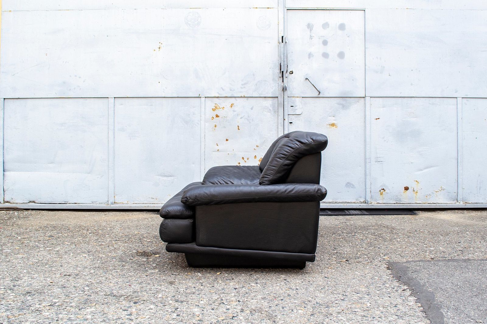 Italian Black Leather Armchairs, 1970s, Set Of 2 photo for sale