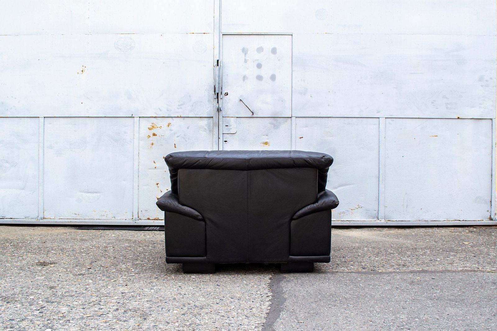 Italiaanse Fauteuils Met Zwart Lederen Bekleding, Ca. Jaren 1970, Set Van 2 photo Meubels