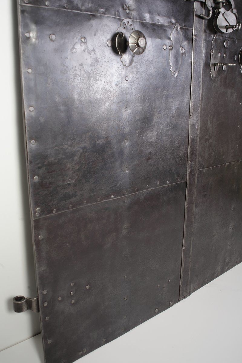 photo vintage Antique Iron Clad Double Doors, 1800s