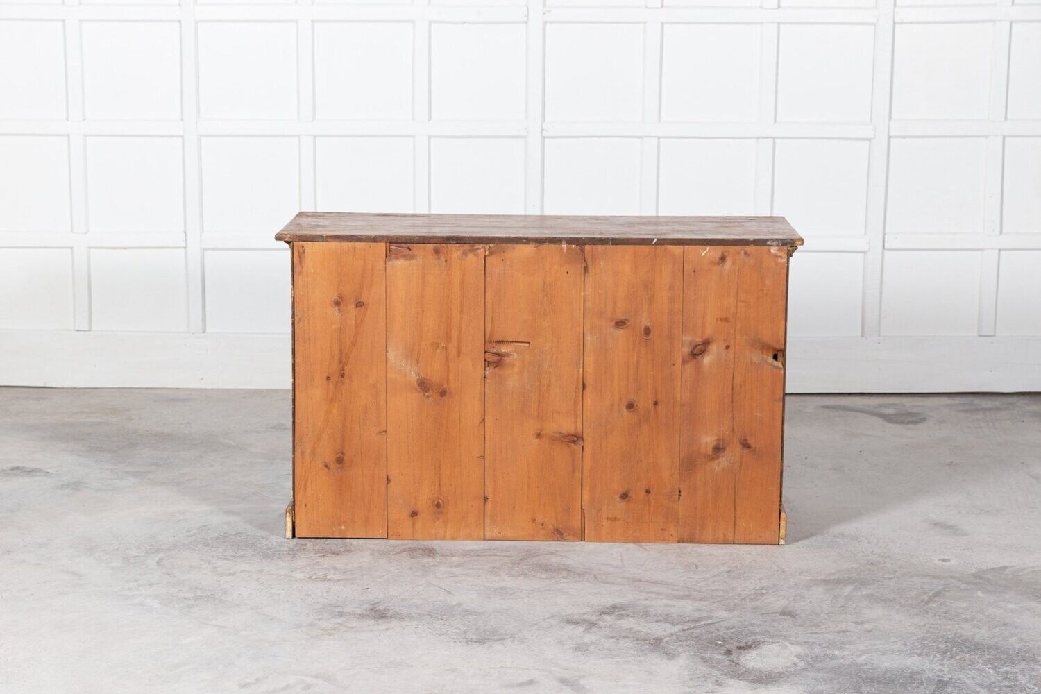 3853.0 English Georgian Pine Country House Dresser Base photo