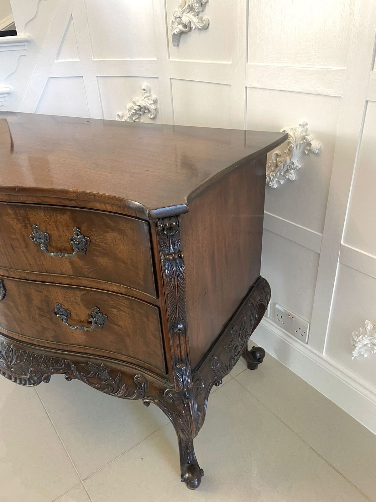 Outstanding Quality Antique Figured Mahogany Serpentine Shaped Chest Of Drawers photo furniture
