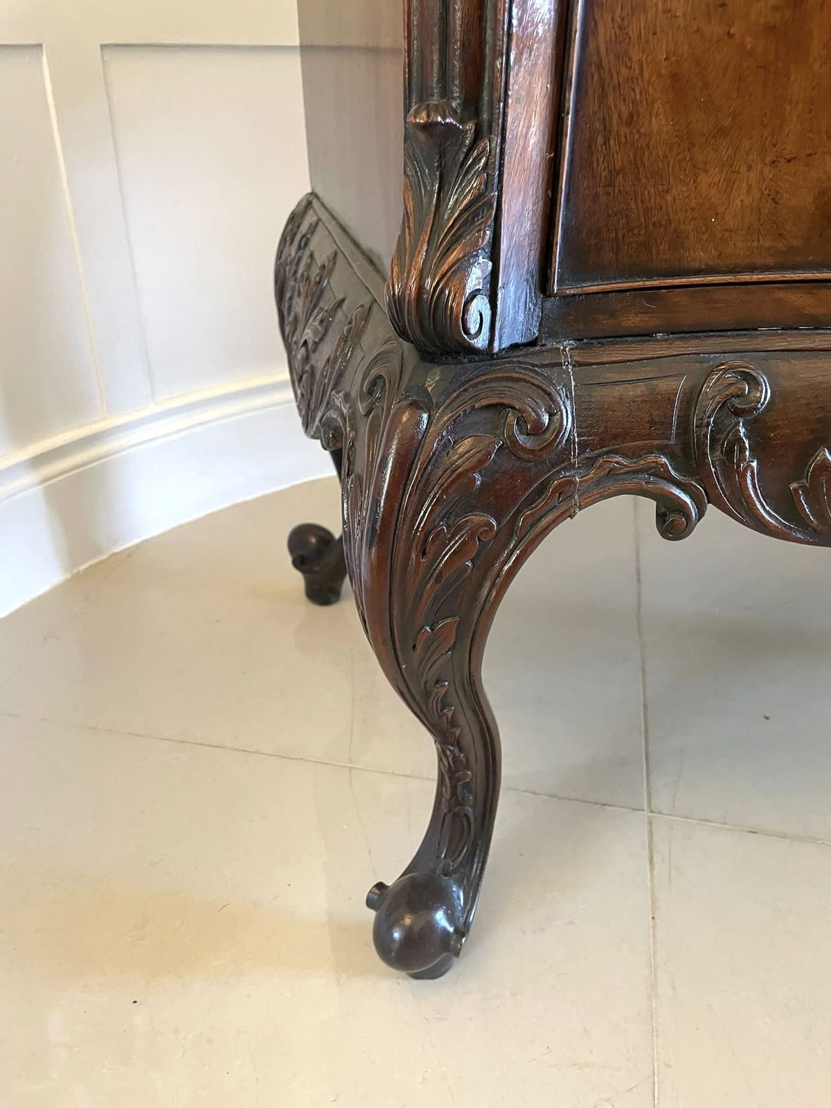 Outstanding Quality Antique Figured Mahogany Serpentine Shaped Chest Of Drawers photo Furniture