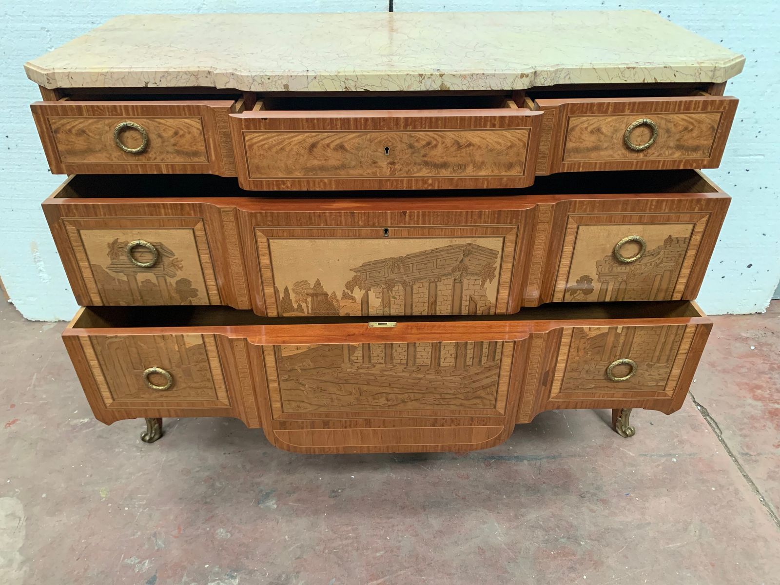 photo vinterior Commode With Central Projection In Amaranth Wood And Rosewood XX Century