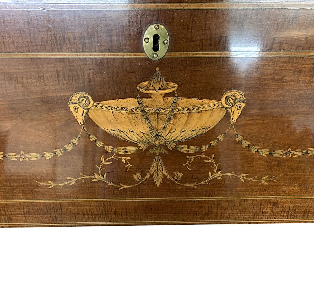 photo vinterior A Very Rare And Fine Early 19th Century Georgian Inlaid Bureau Bookcase
