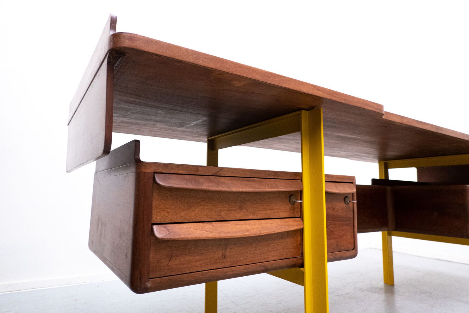 Italian Mid Century Modern Desk In Walnut photo vinterior