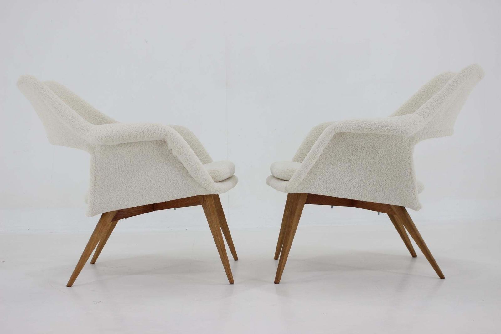 Zeldzaam Paar Miroslav Navratil Schelpvormige Lounge Fauteuils In Schapenvachtimitatie, Ca. Jaren 1960 photo Meubels