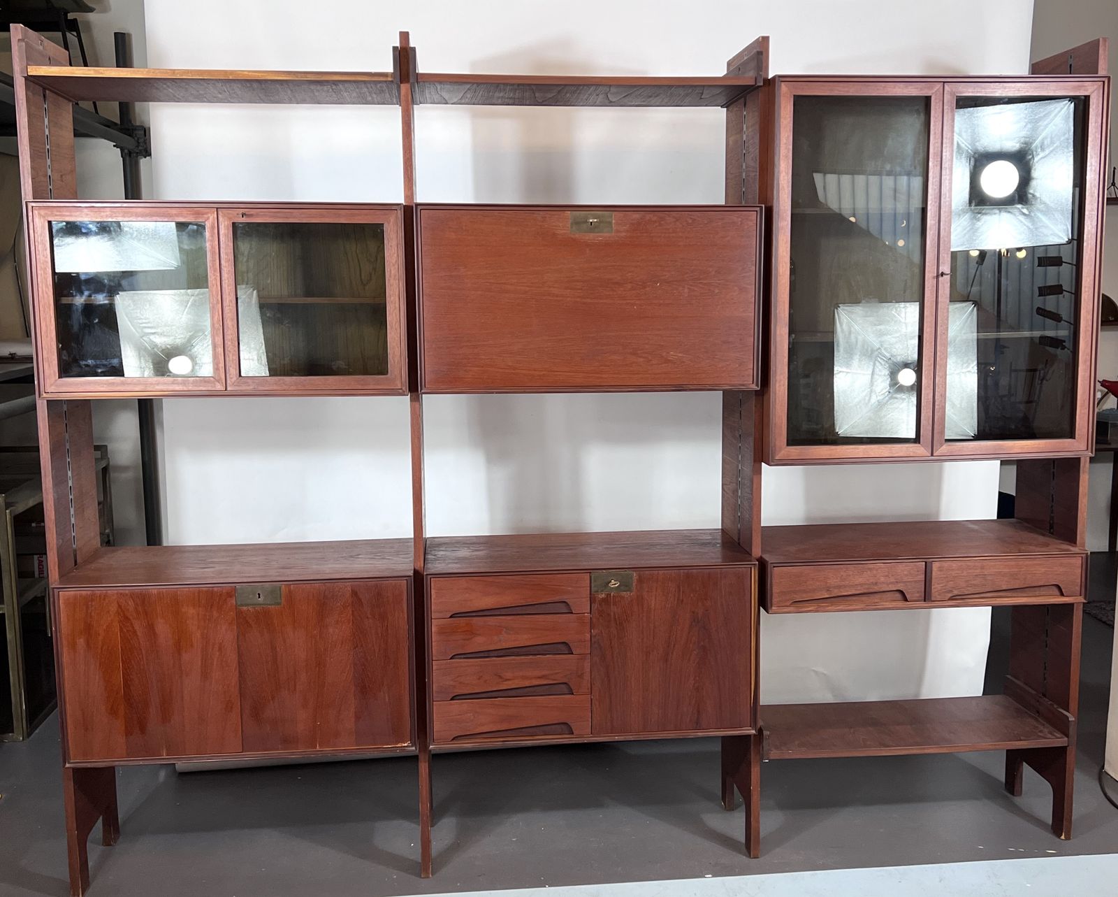 Mid Century Modular Bookcase By Edmondo Palutari For Dassi, Italy, 1950s photo vinterior