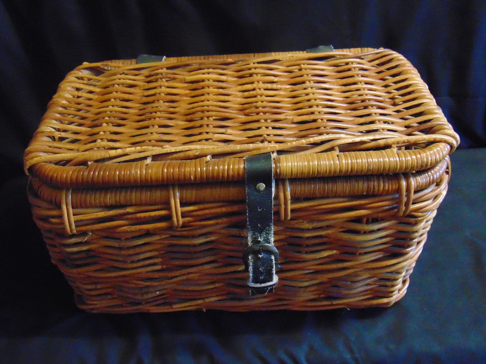Vintage Wicker Basket Fishing Creel photo vinterior