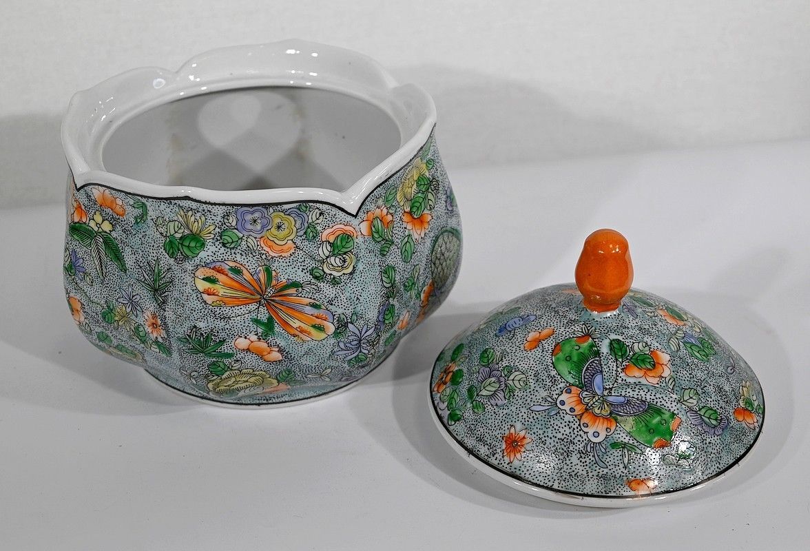 Porcelain Bonbonniere Decorated With Butterflies, China   Early 20th Century photo 304.88