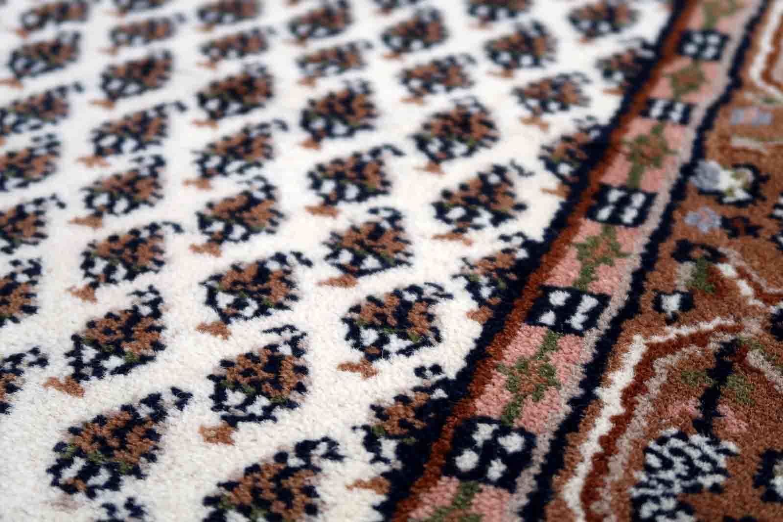 photo furniture Handmade Vintage Indian Seraband Rug 2.4' X 4.5' (73cm X 140cm) 1970s