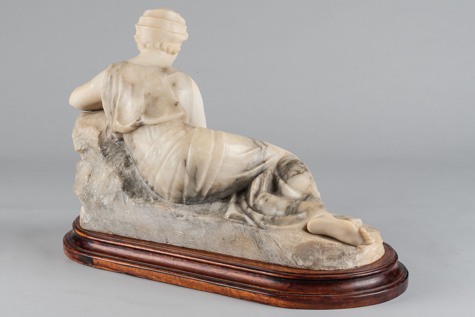 Stunning Italian Two Tone Carved Alabaster Sculpture By Gugielmo Pugi photo vinterior