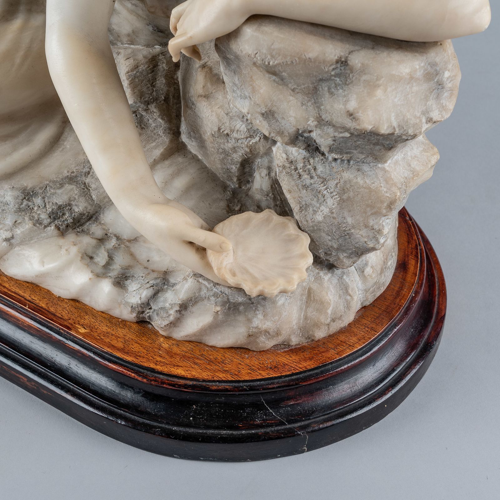 photo vinterior Stunning Italian Two Tone Carved Alabaster Sculpture By Gugielmo Pugi