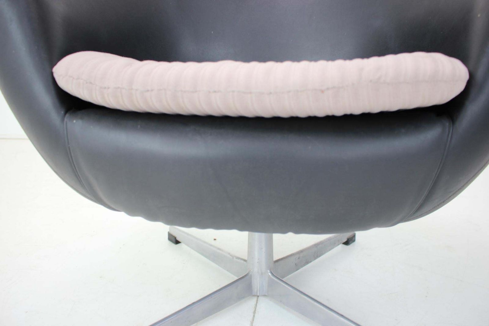 337.0 Swivel Chair, 1970s Cechoslovakia photo