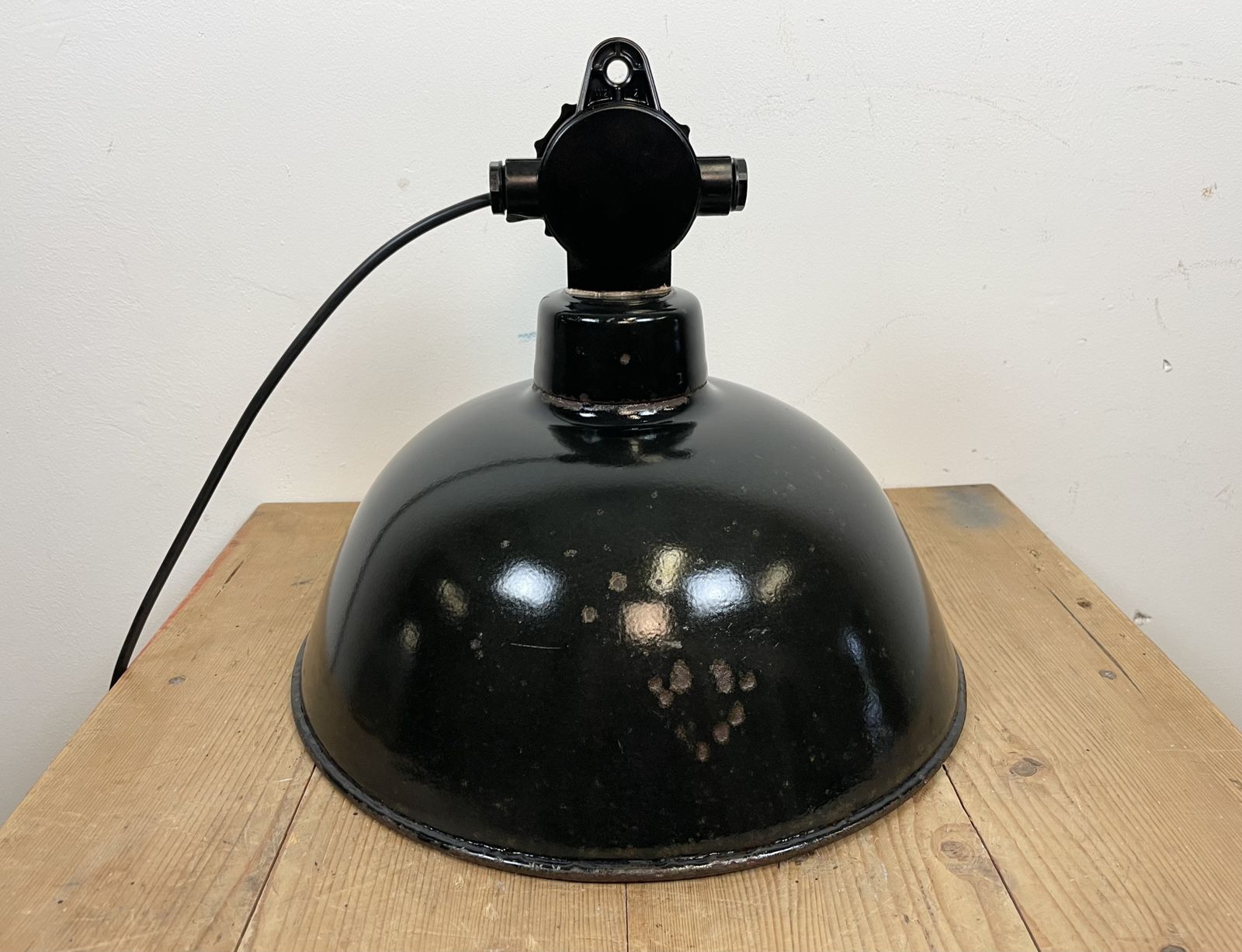 199.0 East German Enamel Factory Light By Lbd Veb Leuchtenbau Dresden, 1950s, 4x photo