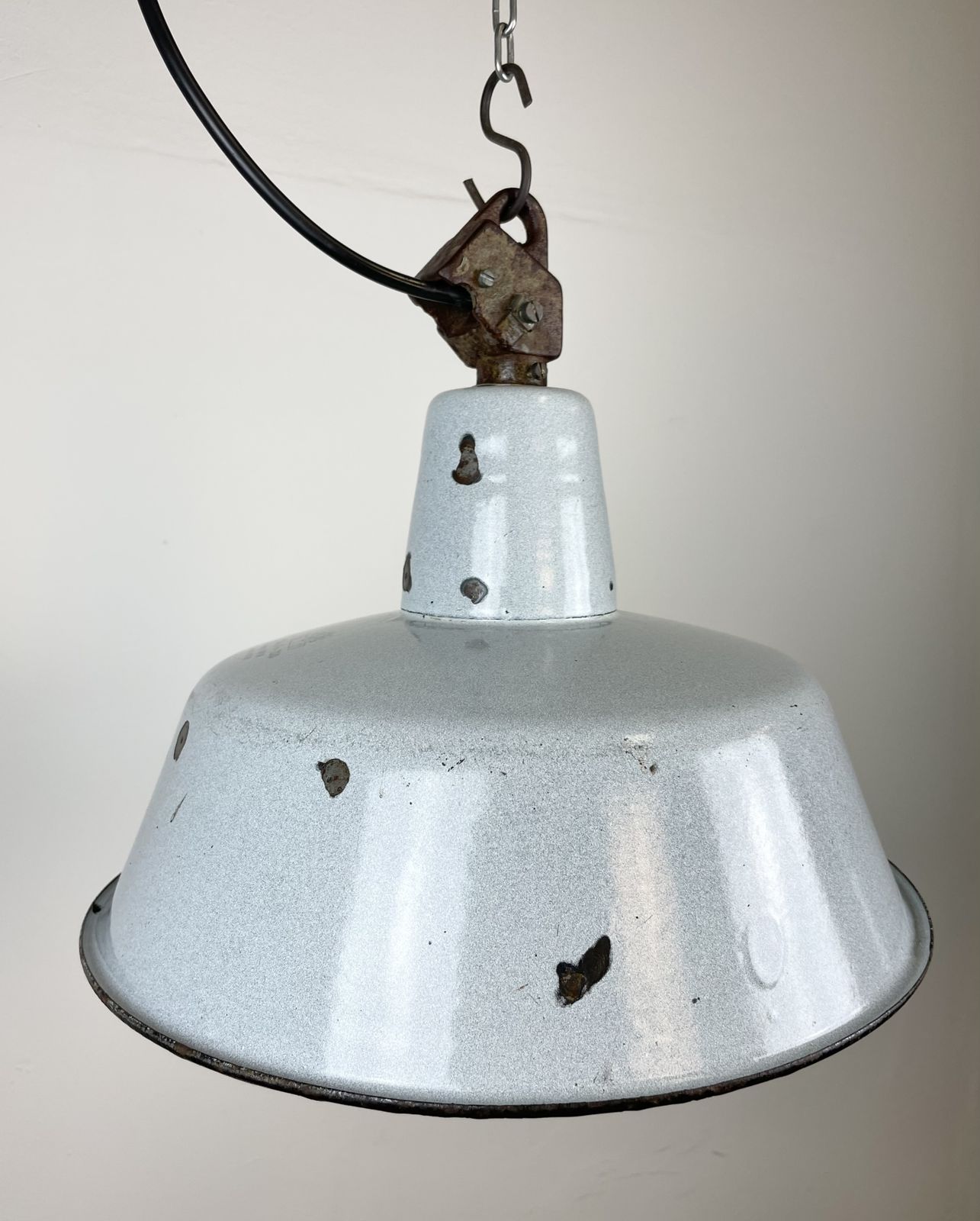 Industrial Grey Enamel Factory Lamp With Cast Iron Top, 1960s  2x photo vinterior