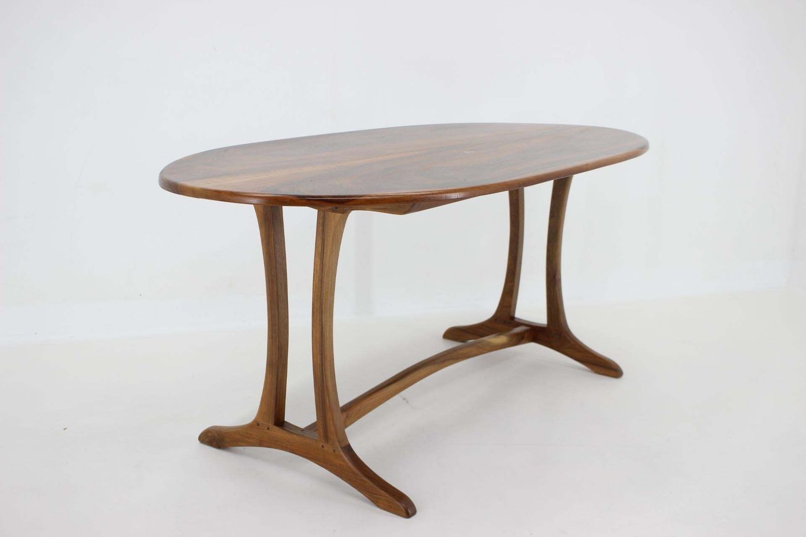 Unieke op maat gemaakte eettafel photo for sale