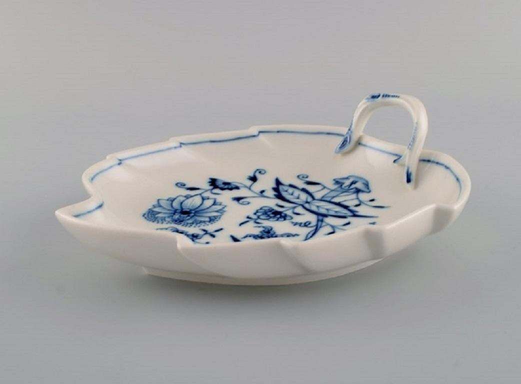 Leaf Shaped Meissen Blue Onion Dish In Hand Painted Porcelain, Early 20th C photo for sale