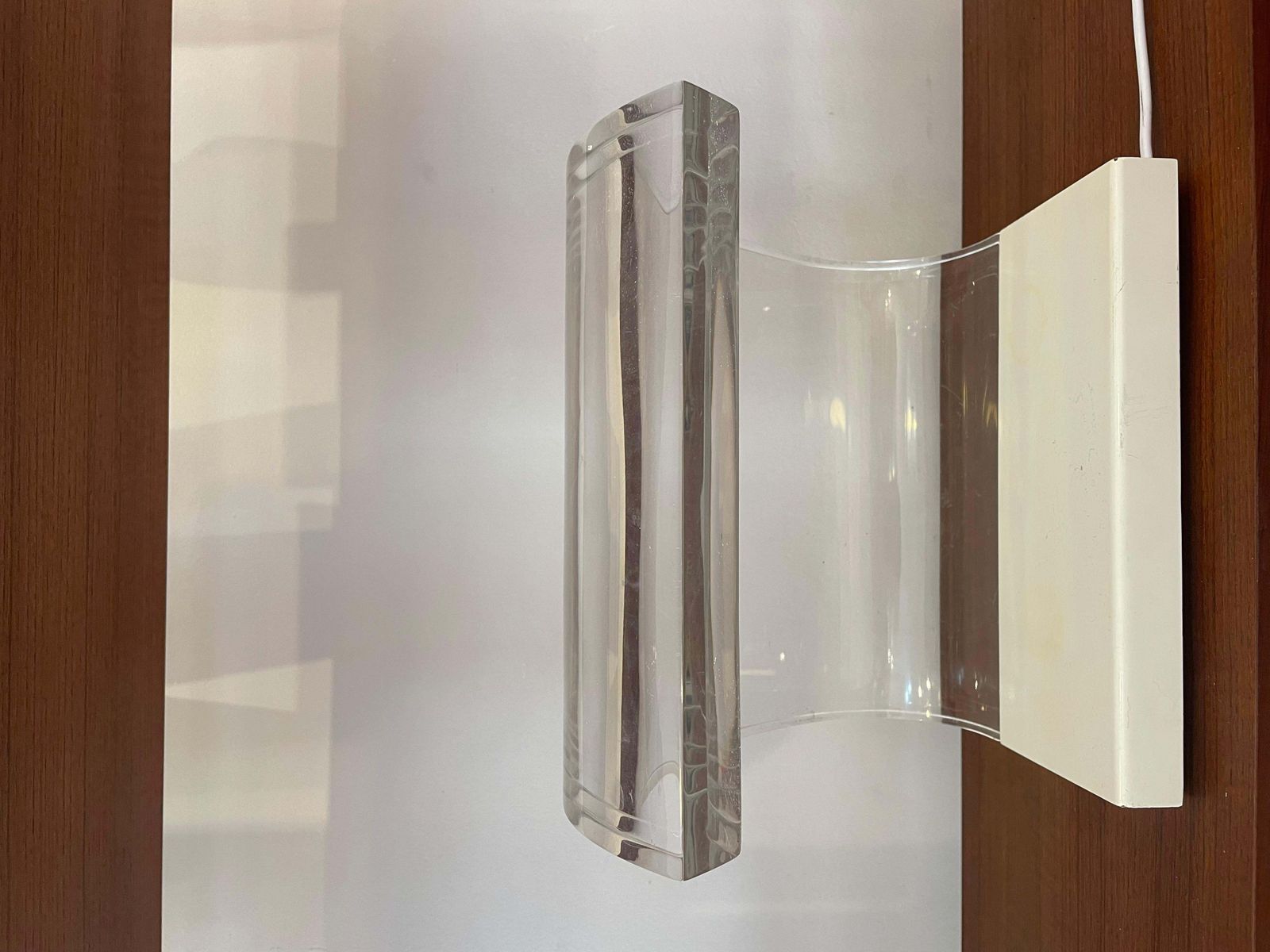 Mid Century Plexiglass White Table Lamp Model ''Acrilica" By Joe Colombo, Italy photo vinterior