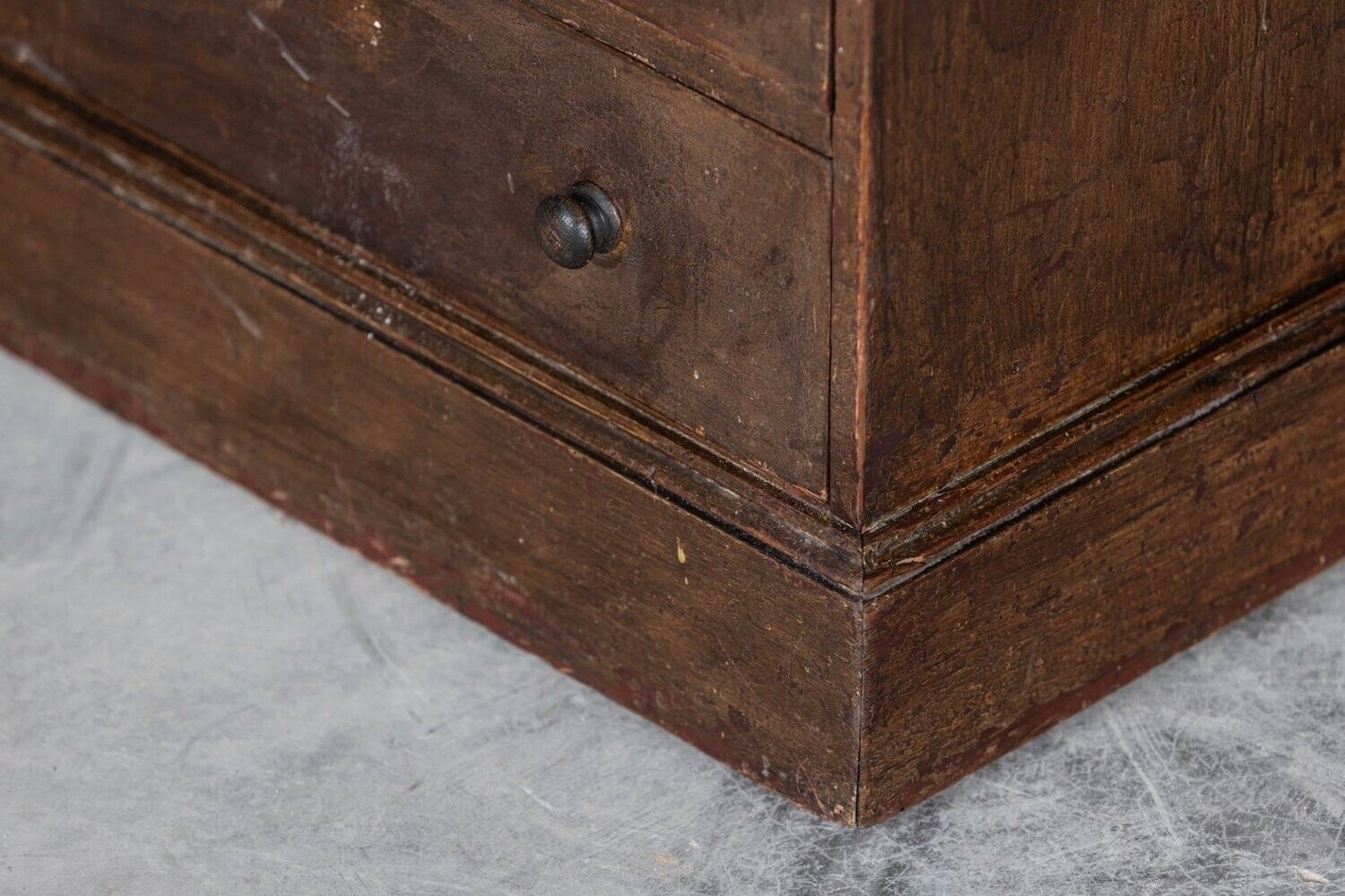 photo vinterior 19thc English Painted Pine Workshop Drawers