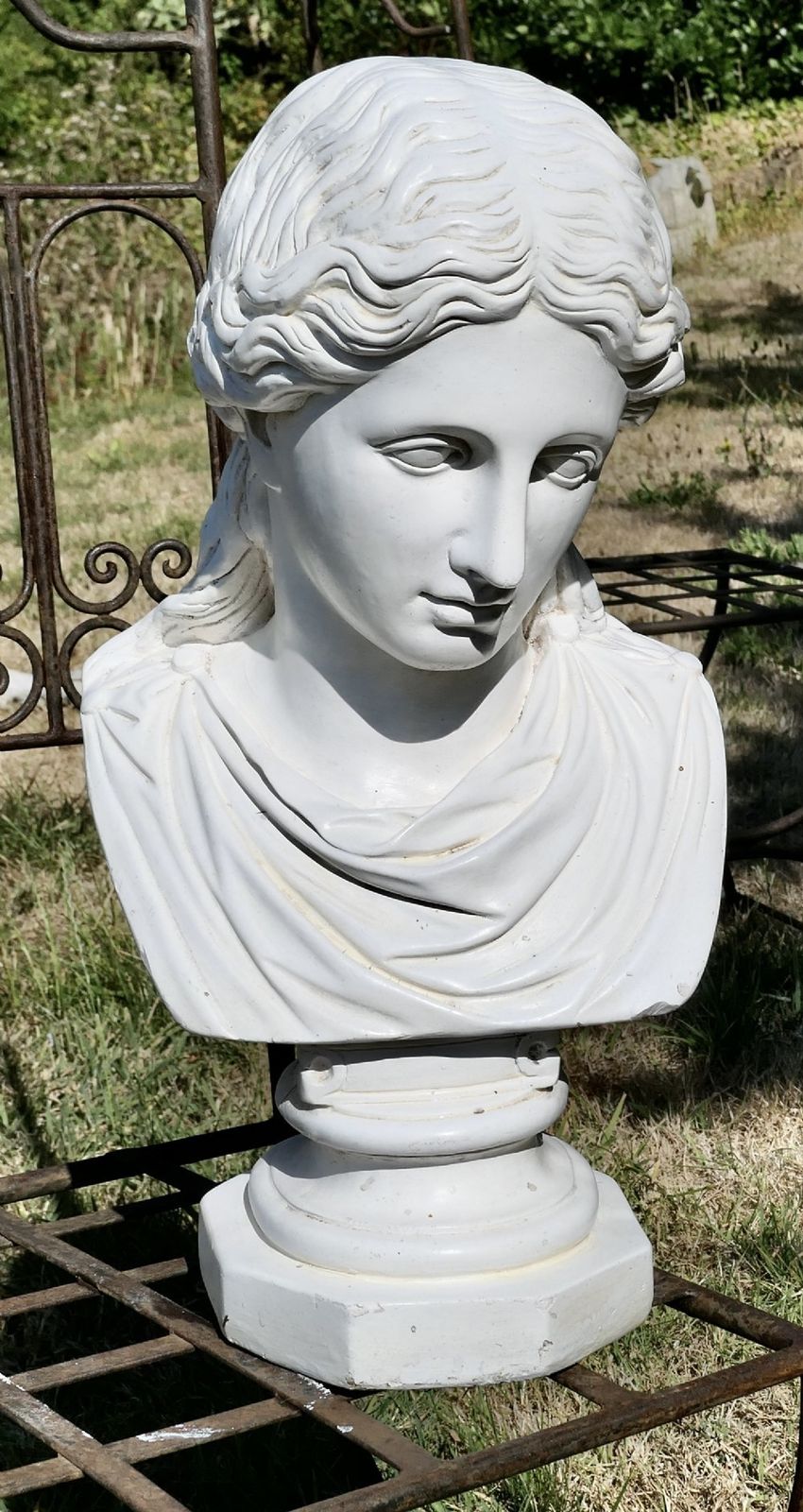 A Good Large Bust Of A Roman Lady In The Pre Raphealite Style photo furniture