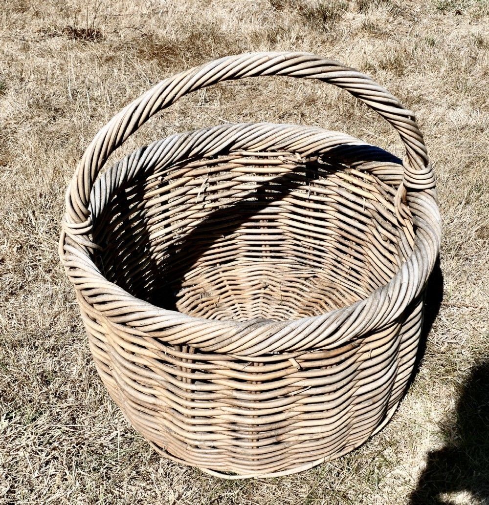 Large Round French Antique Wicker Bread Basket photo vinterior