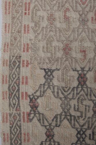 photo furniture Vintage Faded Turkish Jajim Kilim Rug 5'3'' X 7'11''