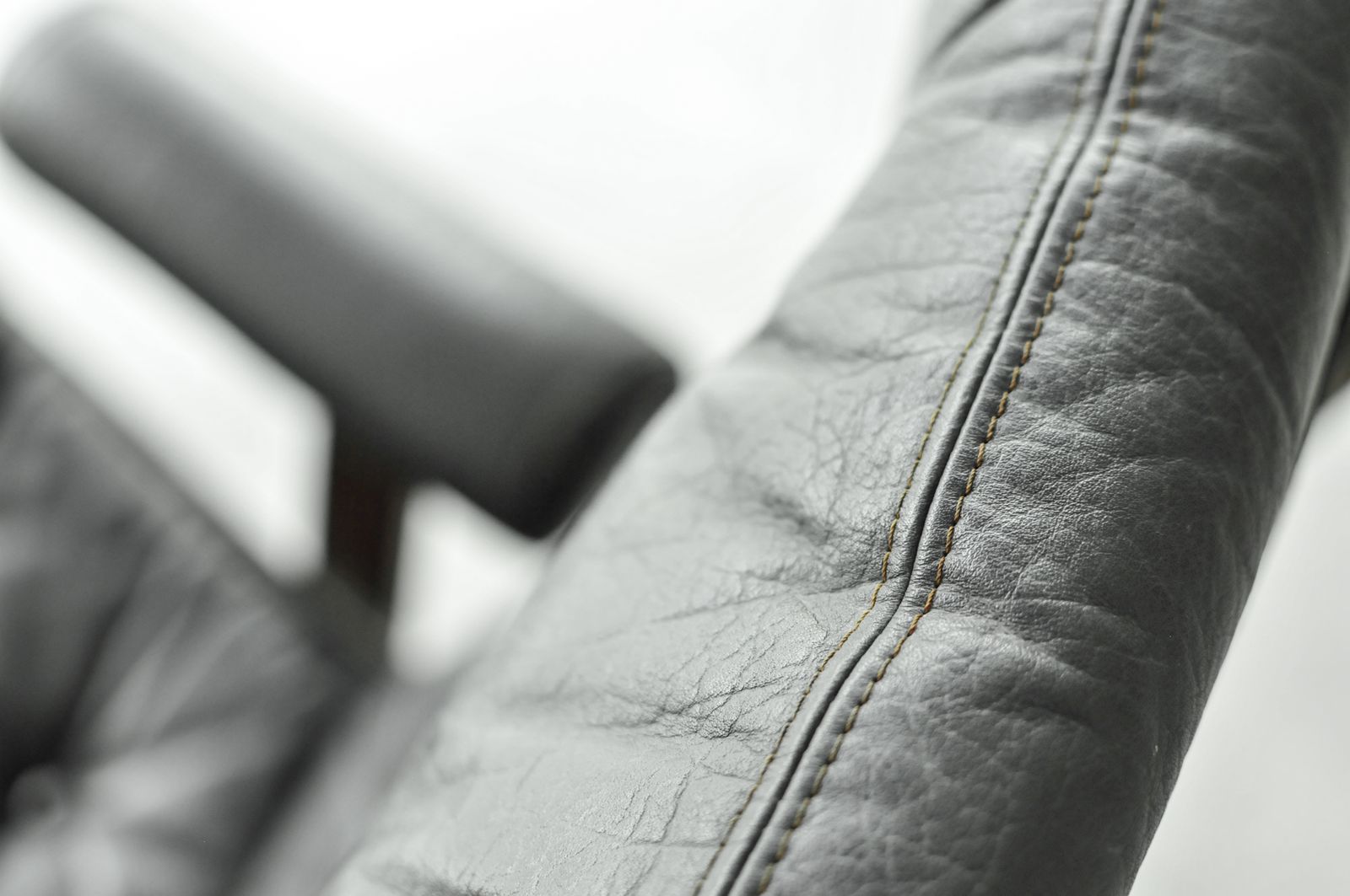 photo furniture Superstar Armchair And Footstoo