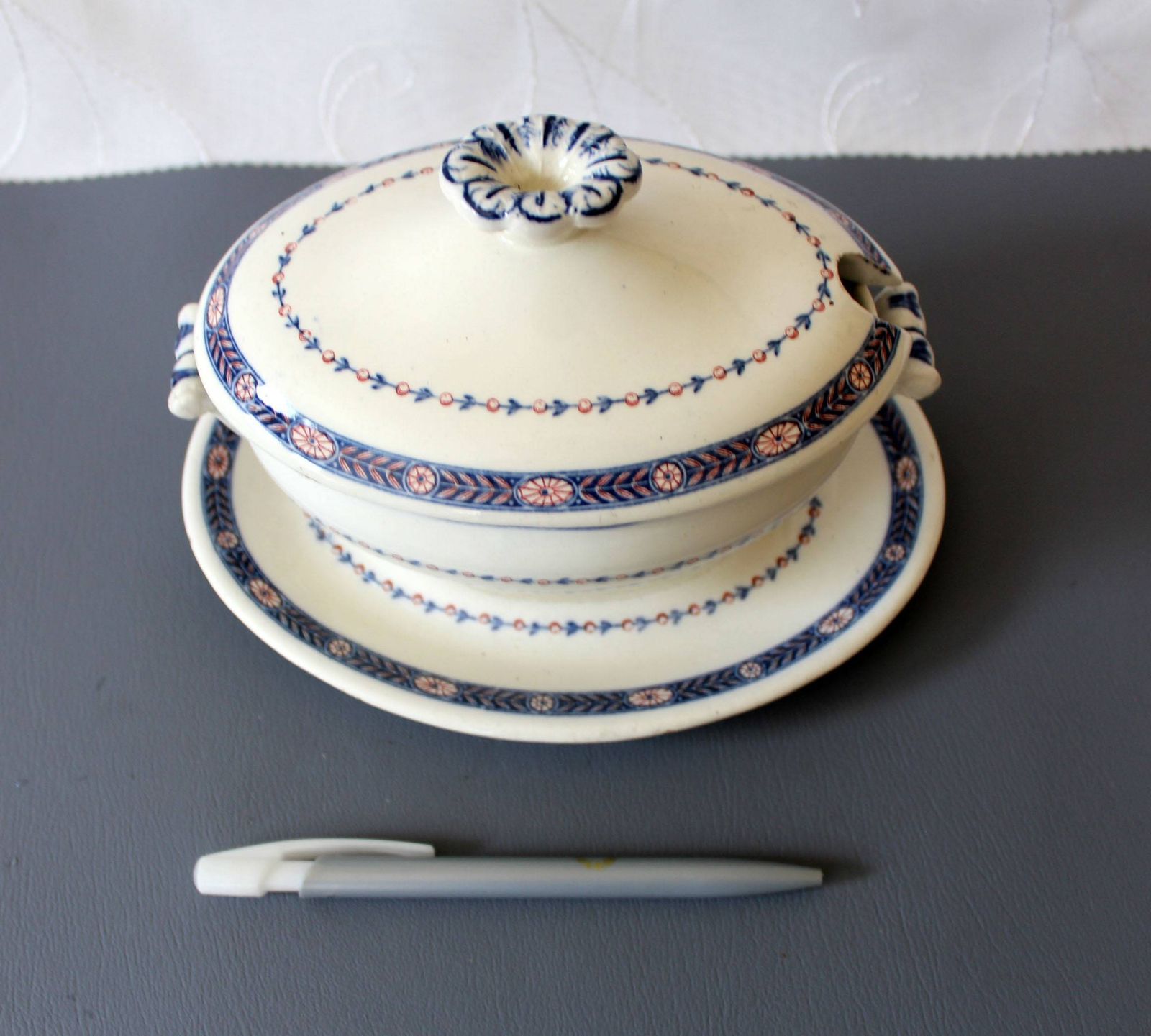 photo for sale Antiek Wedgwood Etruria Boston Keramische Groentekom, Terrine, Serveerschaal, Landelijke Stijl, Engeland, Met Onderbord