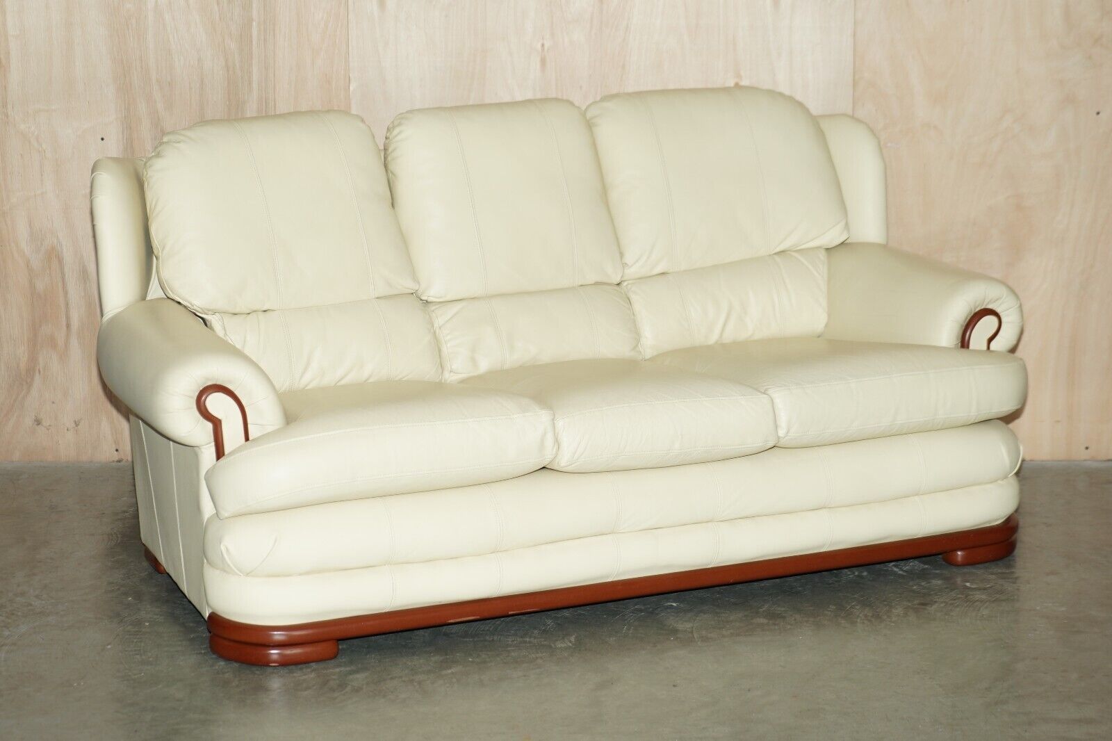 Comfortable Pair Of English Two & Three Seater Thomas Lloyd Cream Leather Sofas photo furniture