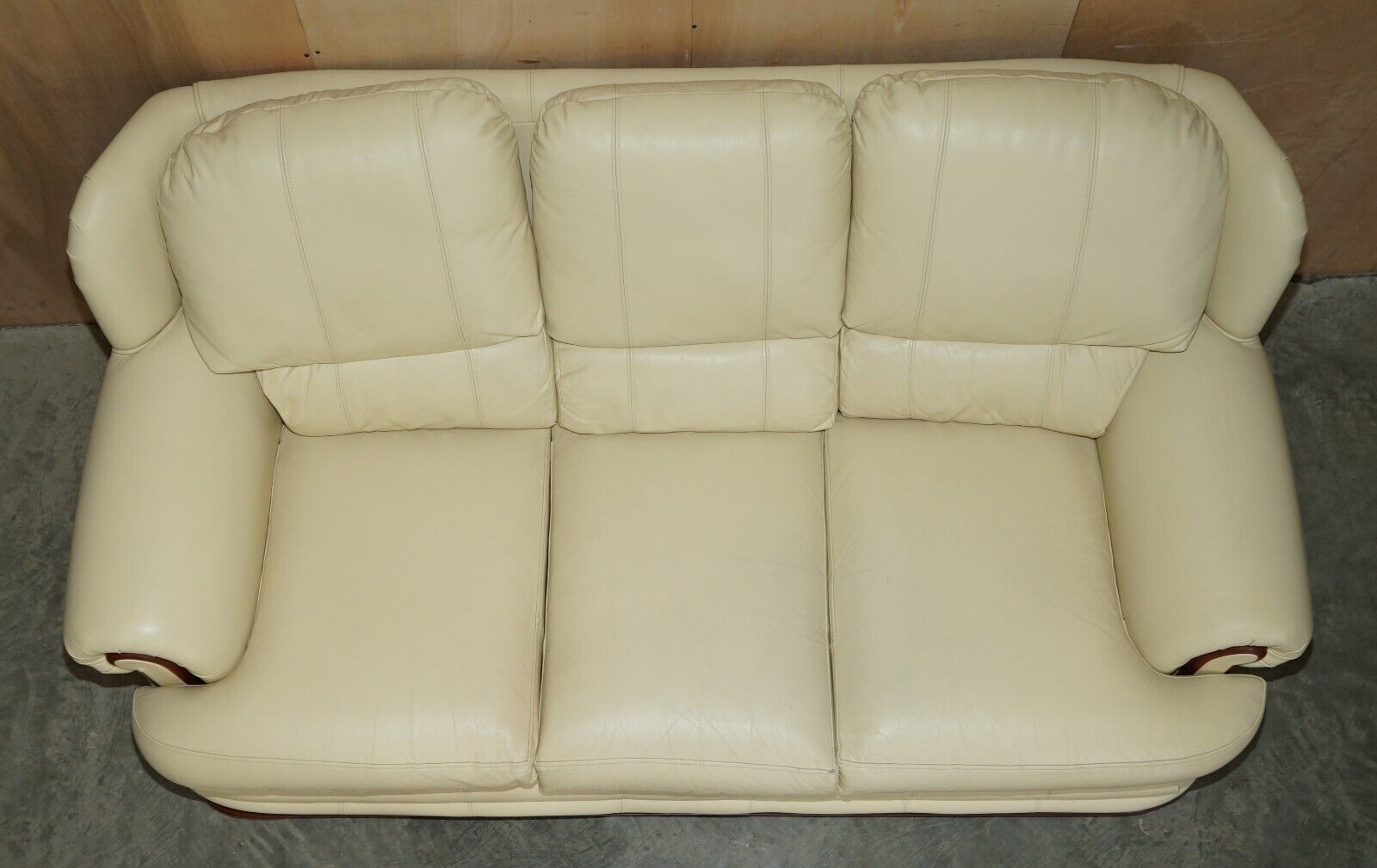 Comfortable Pair Of English Two & Three Seater Thomas Lloyd Cream Leather Sofas photo 1750.0