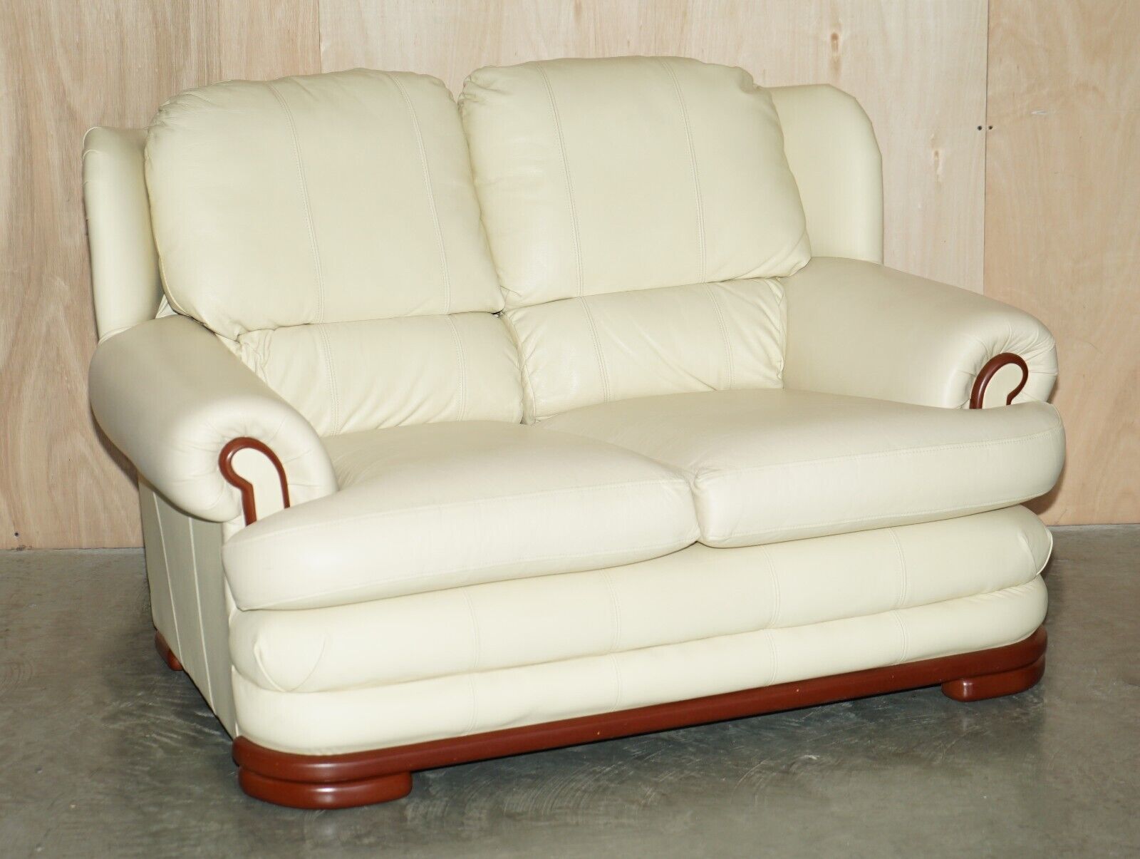 Comfortable Pair Of English Two & Three Seater Thomas Lloyd Cream Leather Sofas photo vintage