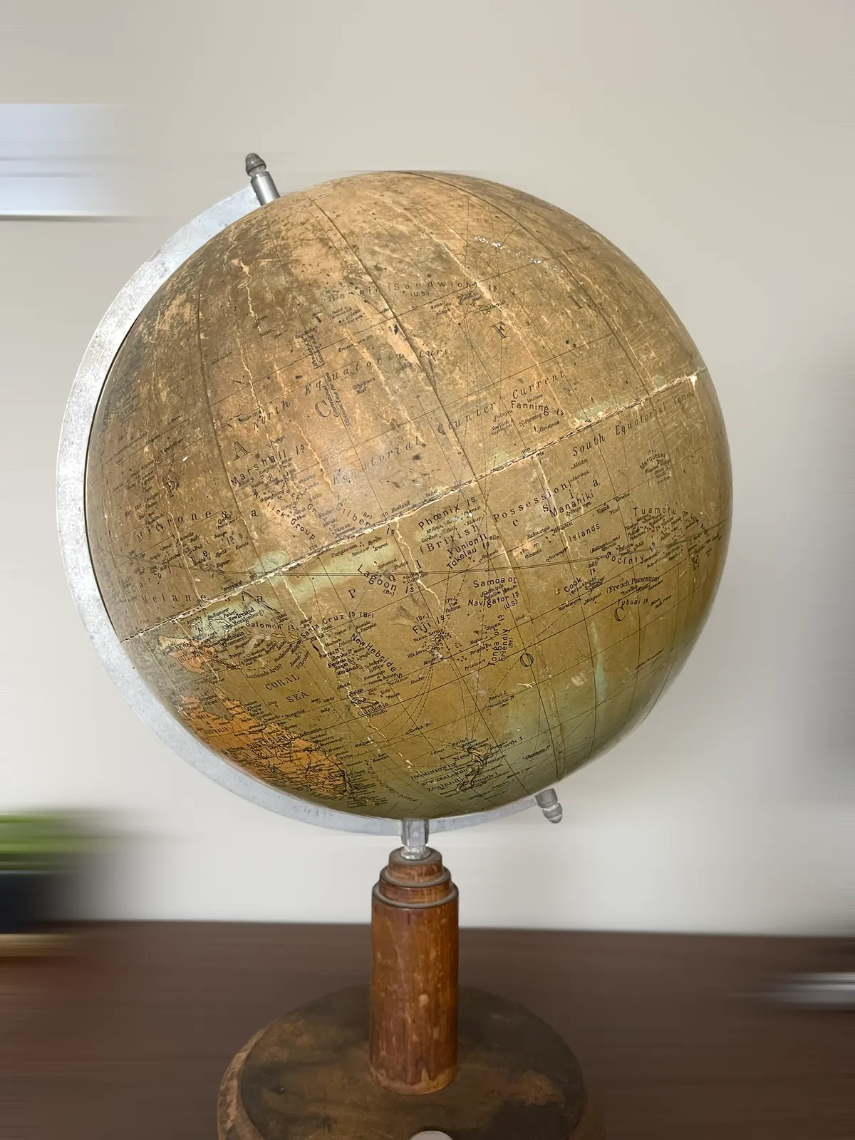 Globe Distressed. Dry Patina. photo furniture