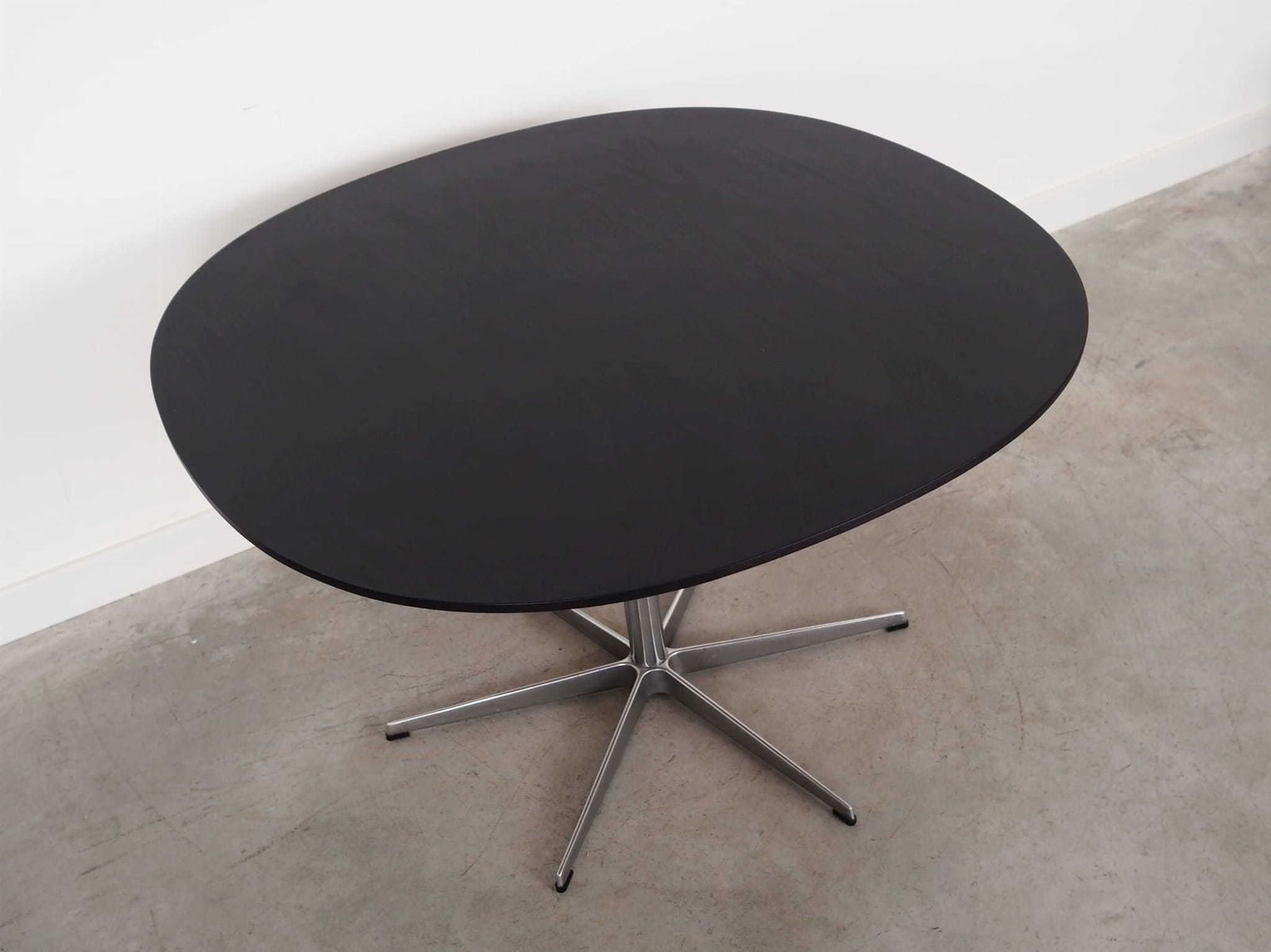 Ash Table, Danish Design, 1960s, Designer: Arne Jacobsen, Manufacturer: Fritz Hansen photo 4649.0
