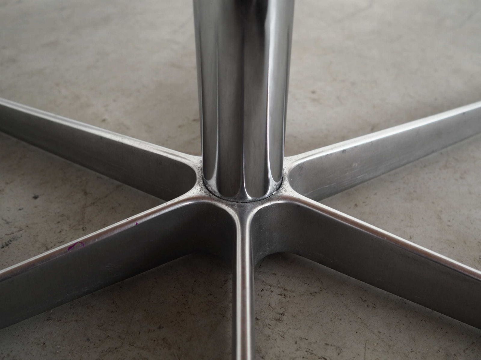 Ash Table, Danish Design, 1960s, Designer: Arne Jacobsen, Manufacturer: Fritz Hansen photo vintage
