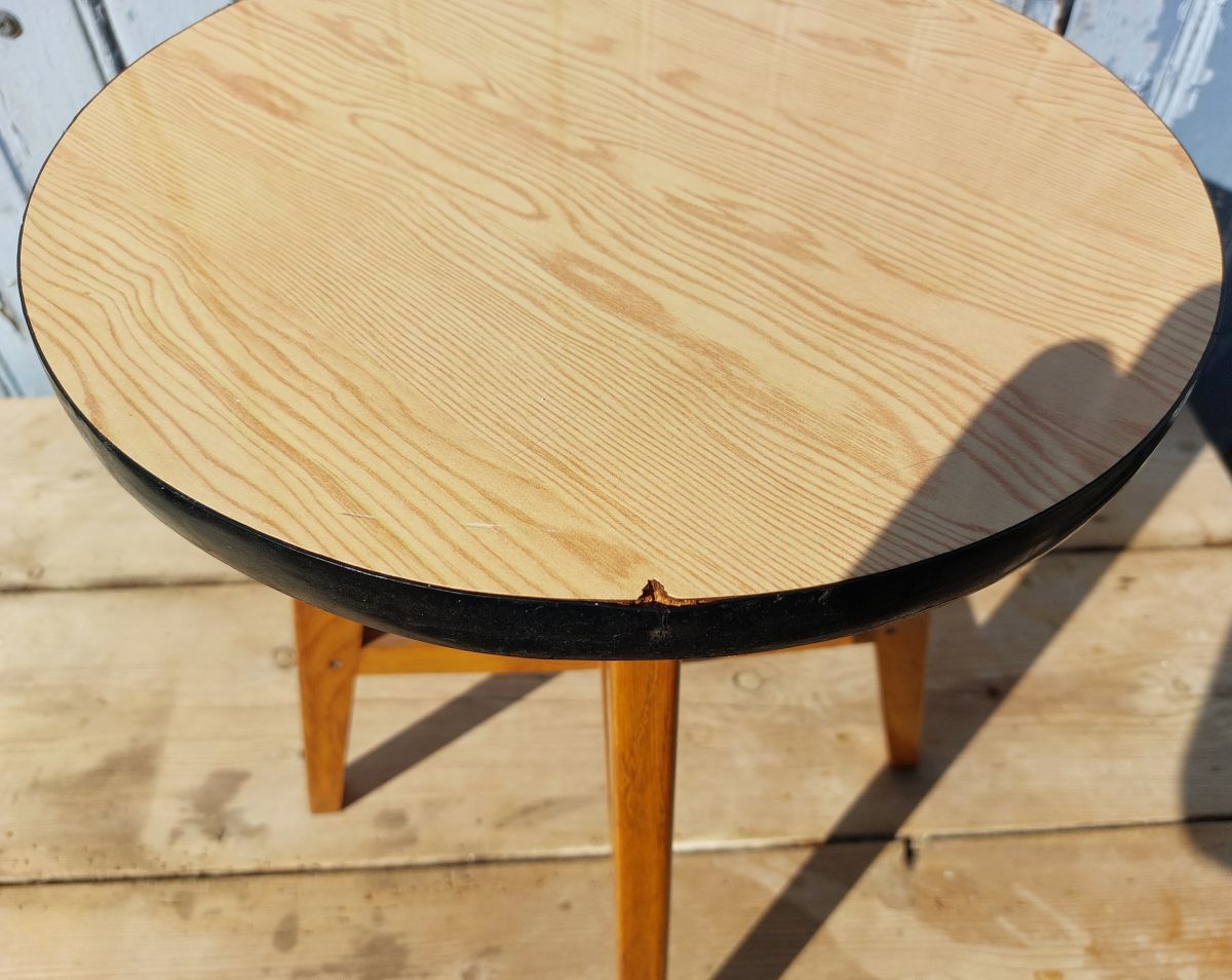 Round Formica Coffee Table photo 62.0