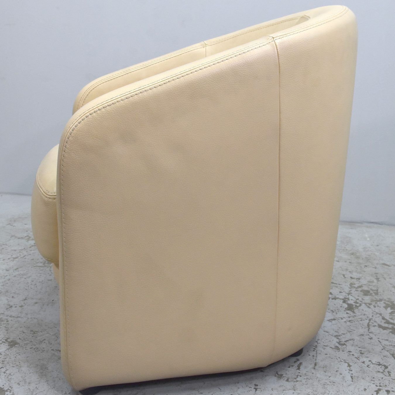 Art Deco Style Cream Leather Club Armchairs (Pair) photo Furniture