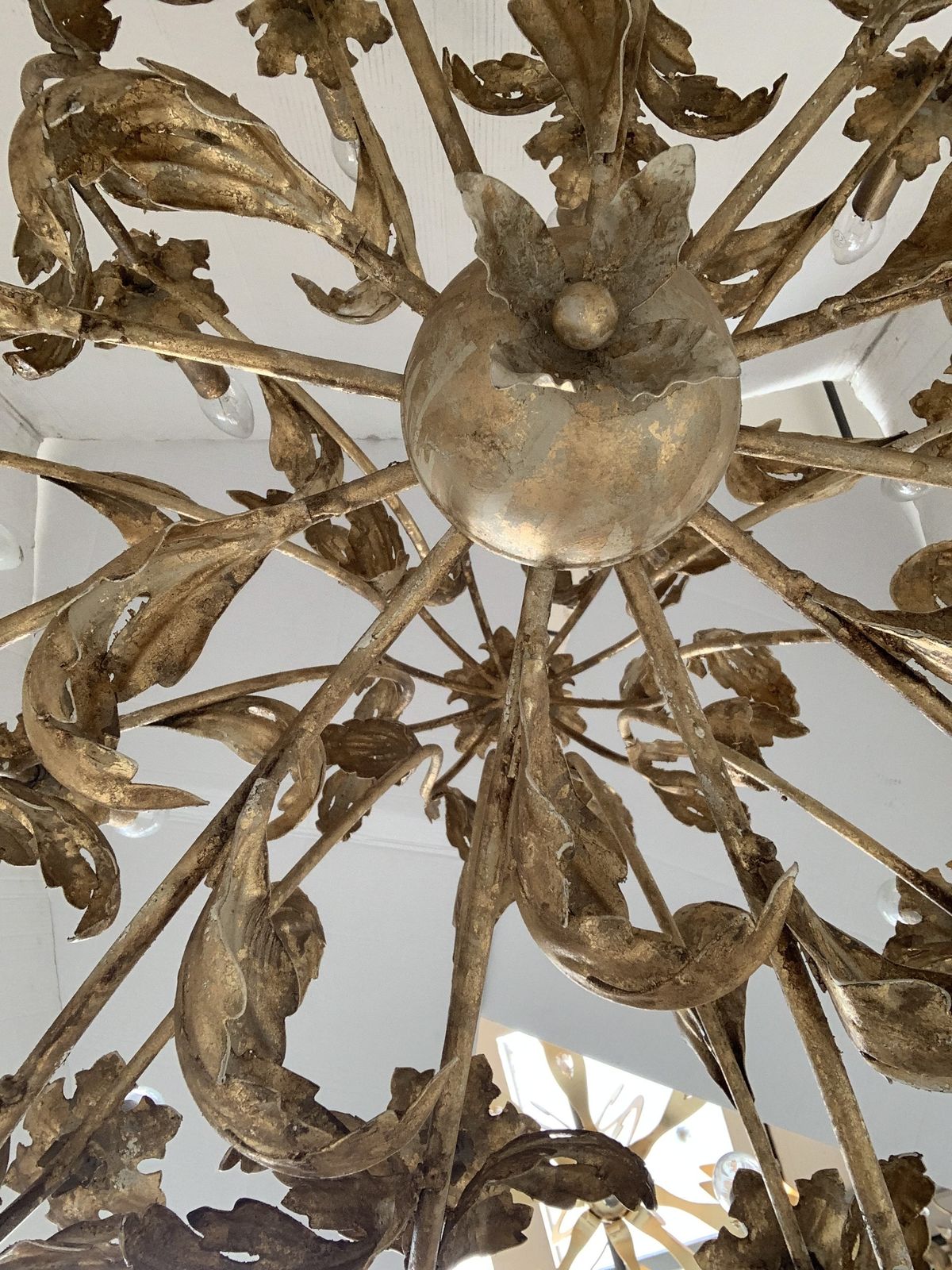 photo vintage Chandelier In Gold  Handmade Painted Metal, 10 Lights, Wrought Iron Florentine Art Made In Italy