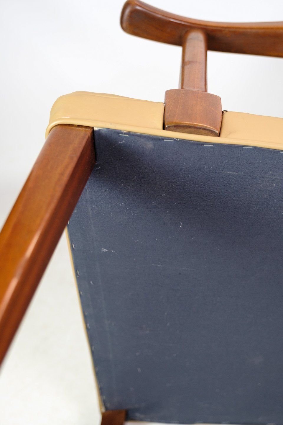 photo furniture Armchair In Mahohgany And Light Leather By Jacob Kjær From 1950s