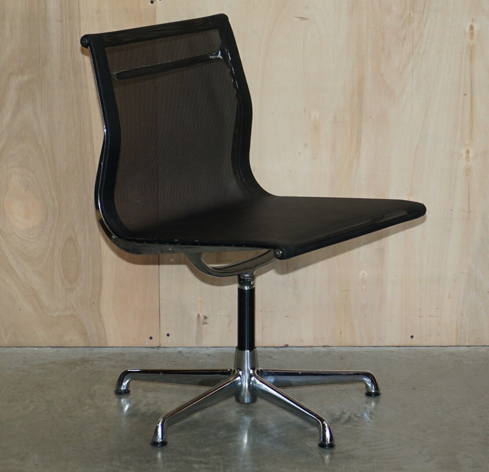 1 Of 3 Vintage Vitra Icf Eames  Hopsak Swivel Office Armchairs photo for sale