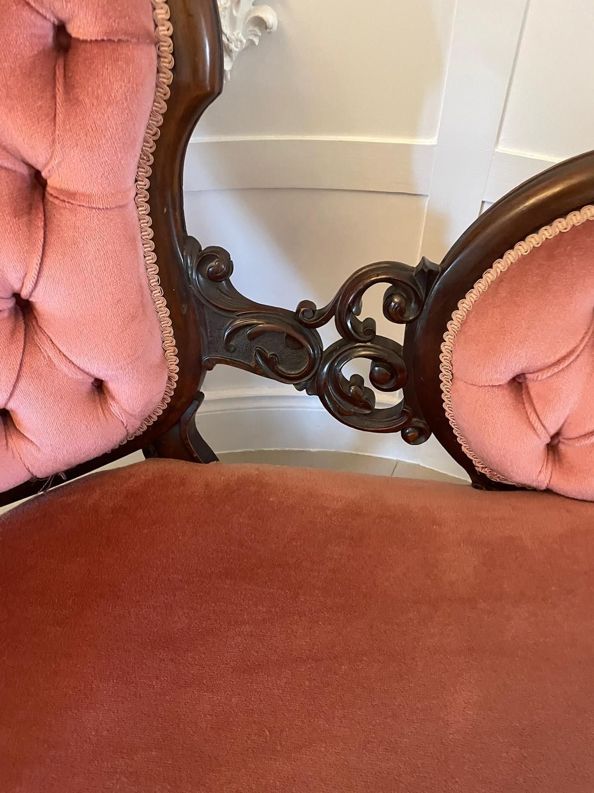 photo vinterior Fantastic Quality Antique Carved Walnut 3 Piece Suite