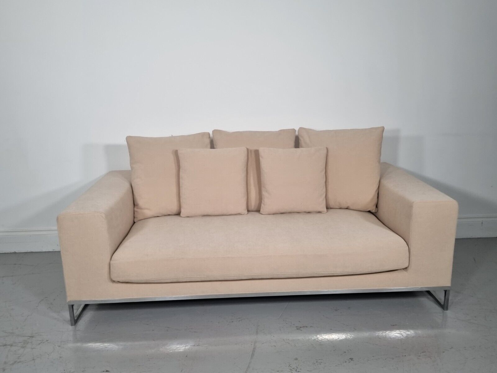 Bb Italia Dadone Sofa In Cream Chenille Fabric In Immaculate Condition photo furniture